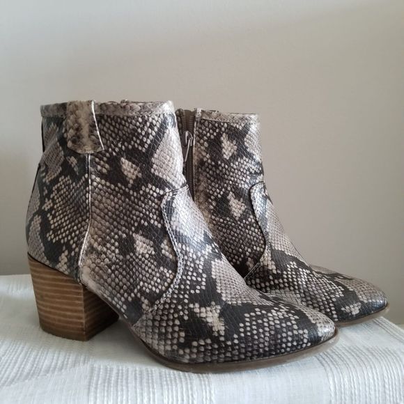 Carlos Santana Rowan Snake Printed Ankle Bootie Women's 8M - Picture 2 of 9